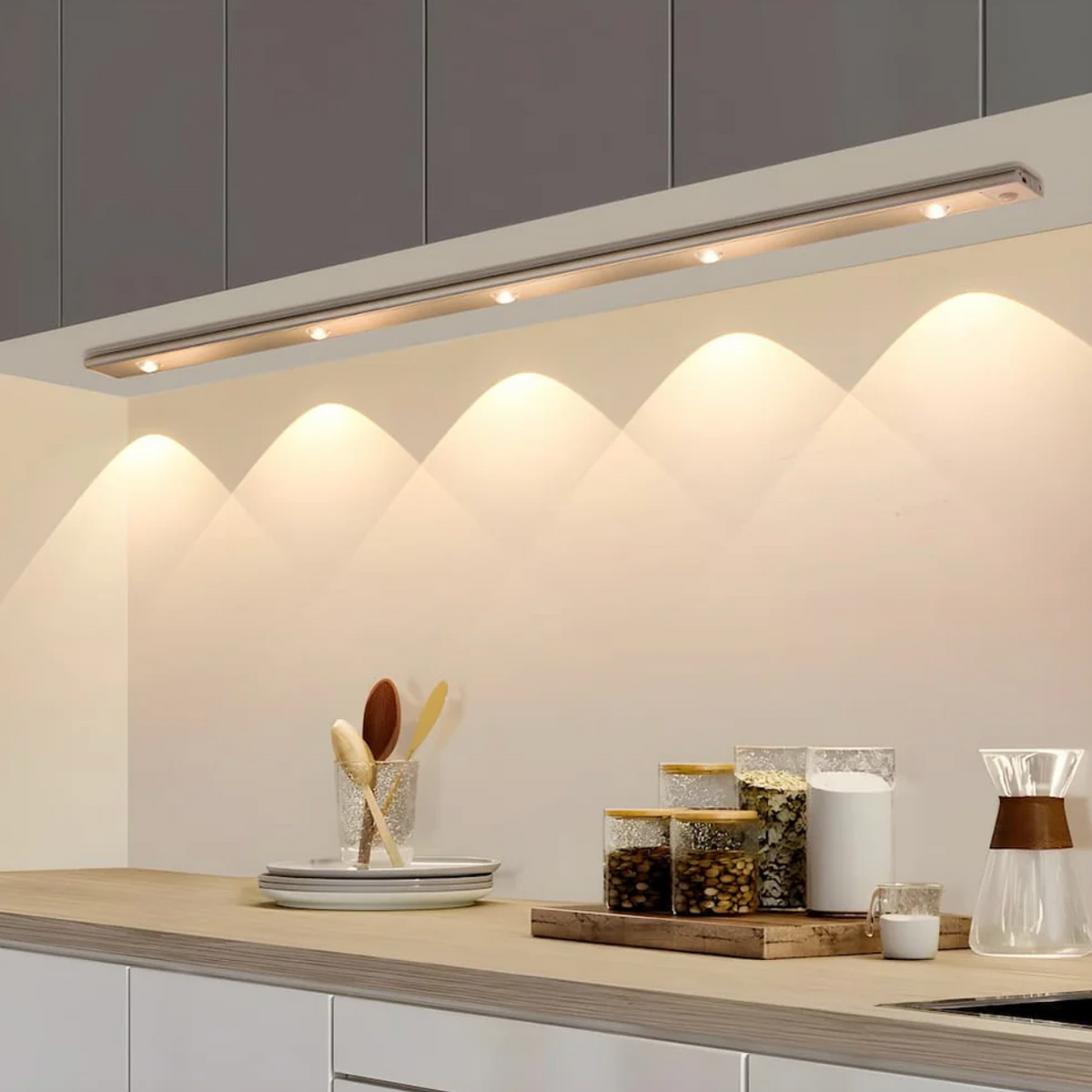 MotionKitchen - Cordless LED Cabinet Light with Motion Sensor